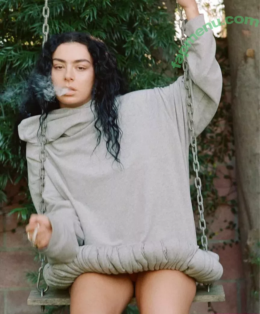 Charli XCX nude photo #1157 (charli_xcx / charlignarly / charlixcx)