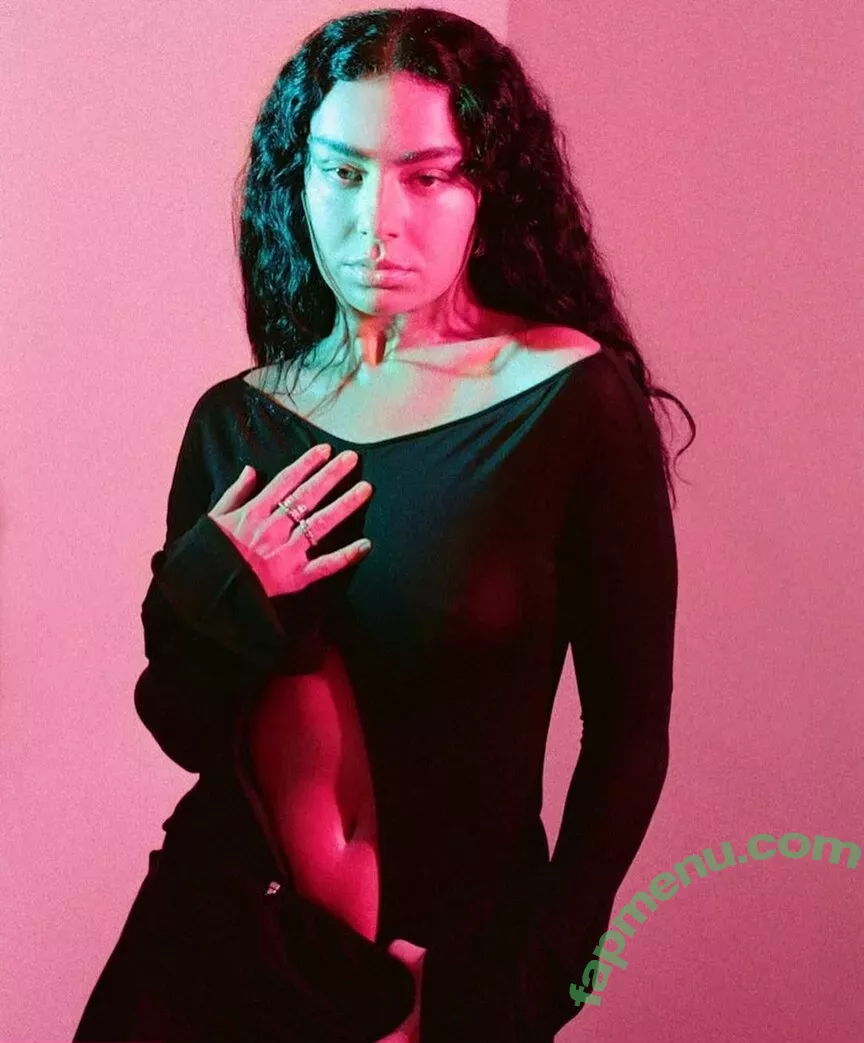 Charli XCX nude photo #1158 (charli_xcx / charlignarly / charlixcx)