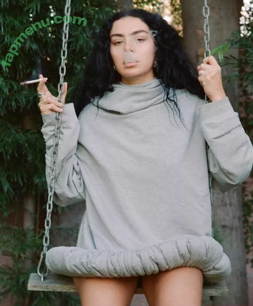 Charli XCX nude photo #1161 (charli_xcx / charlignarly / charlixcx)