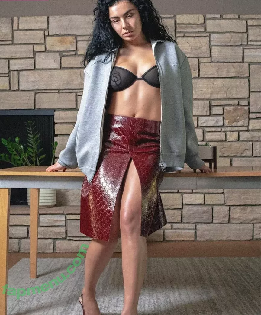 Charli XCX nude photo #1164 (charli_xcx / charlignarly / charlixcx)