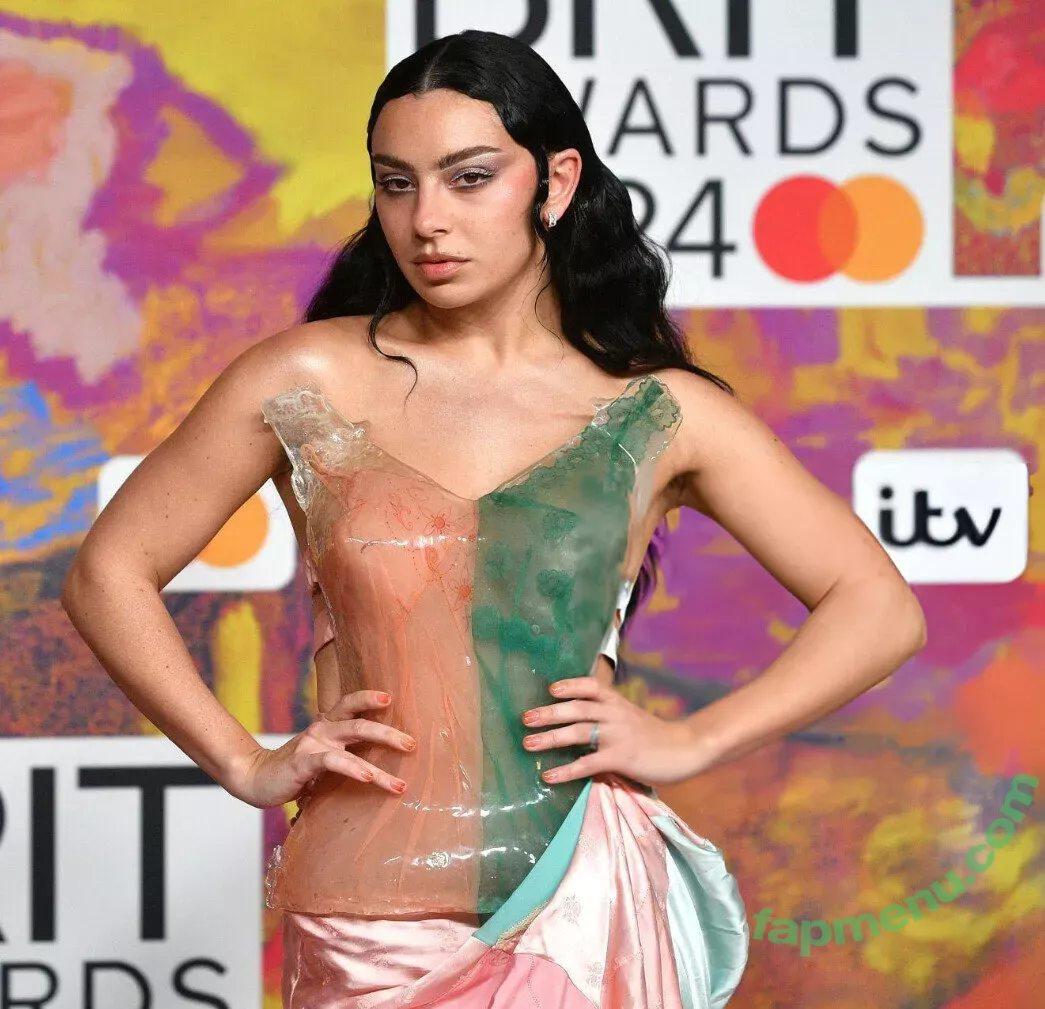 Charli XCX nude photo #1179 (charli_xcx / charlignarly / charlixcx)