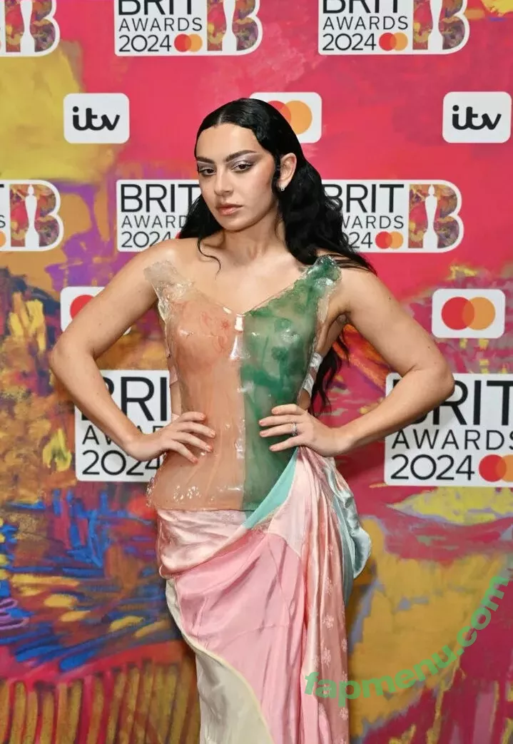 Charli XCX nude photo #1181 (charli_xcx / charlignarly / charlixcx)