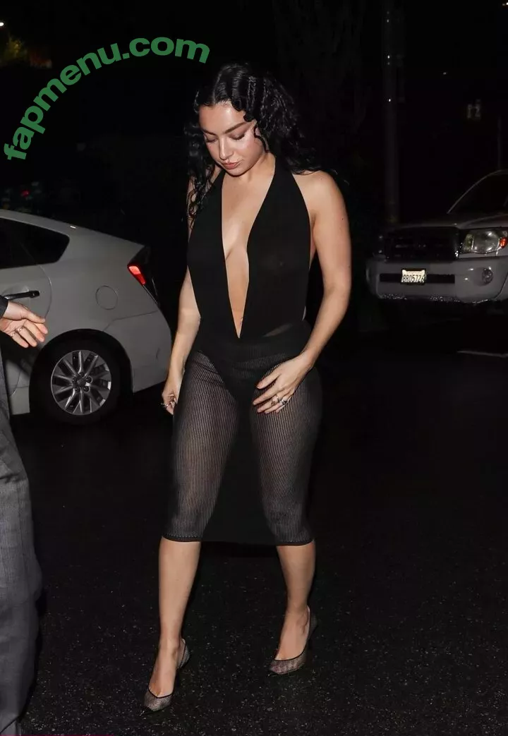 Charli XCX nude photo #1188 (charli_xcx / charlignarly)