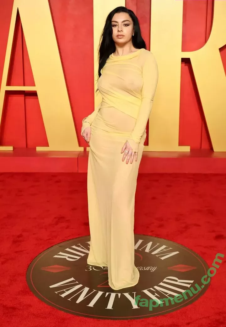 Charli XCX nude photo #1201 (charli_xcx / charlignarly)