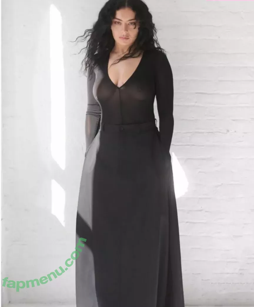 Charli XCX nude photo #1212 (charli_xcx / charlignarly)