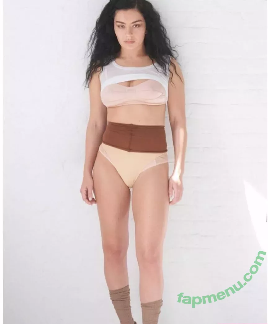 Charli XCX nude photo #1213 (charli_xcx / charlignarly)