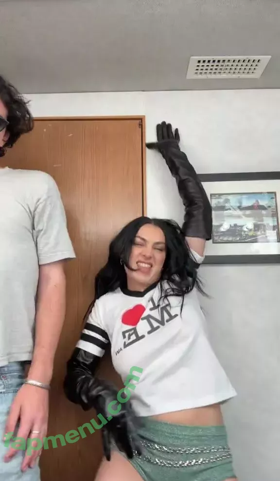 Charli XCX nude photo #1220 (charli_xcx / charlignarly)