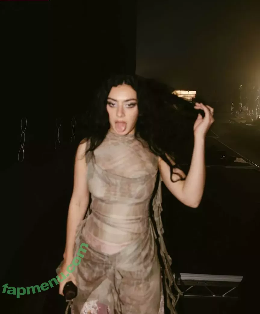 Charli XCX nude photo #1320 (charli_xcx / charlignarly)