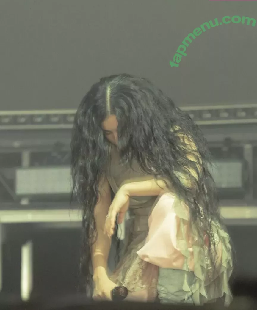 Charli XCX nude photo #1321 (charli_xcx / charlignarly)