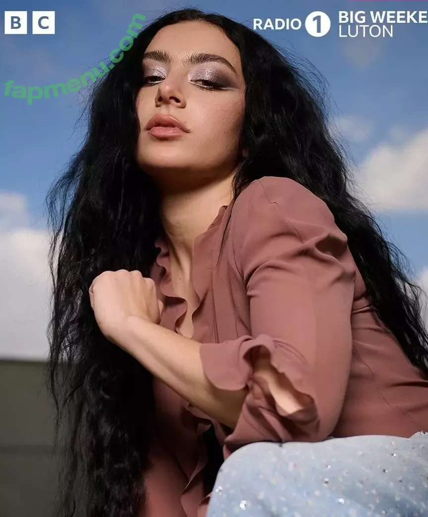 Charli XCX nude photo #1326 (charli_xcx / charlignarly / charlixcx)