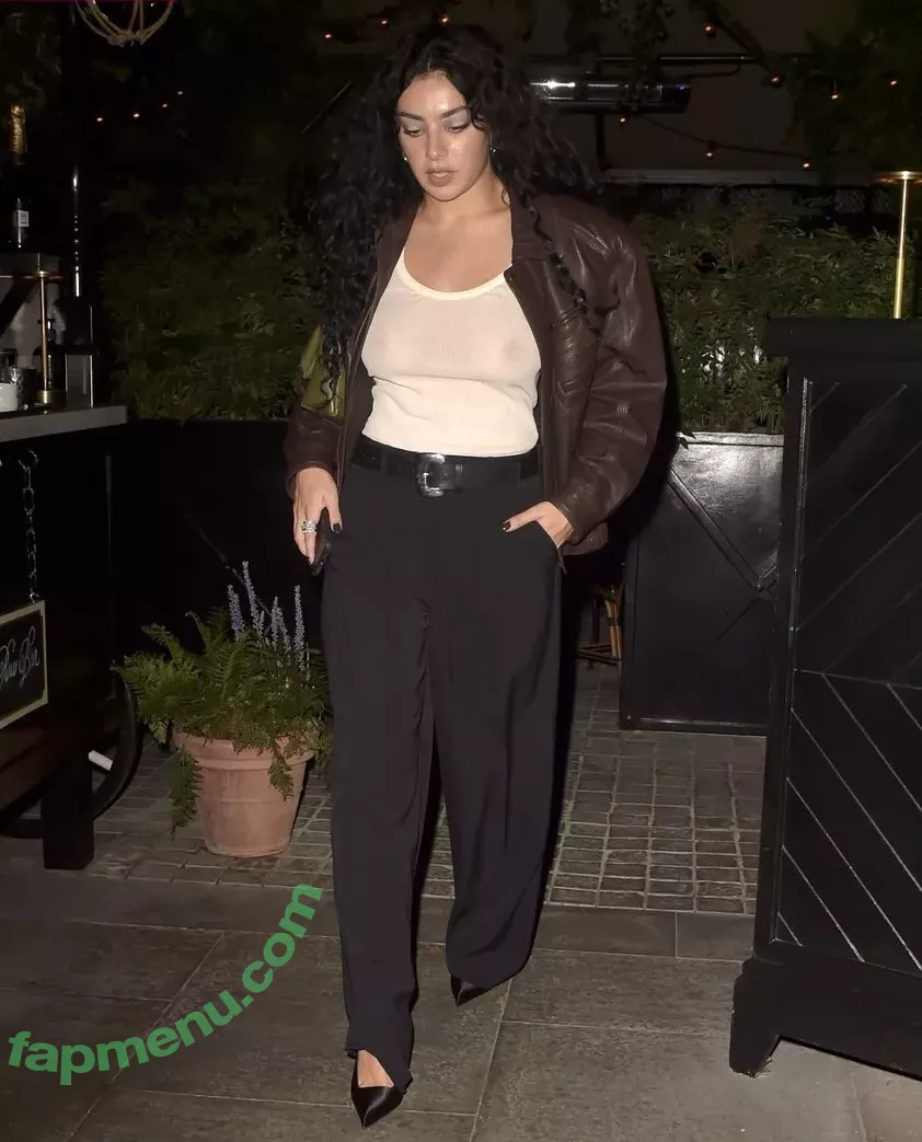 Charli XCX nude photo #1338 (charli_xcx / charlignarly / charlixcx)