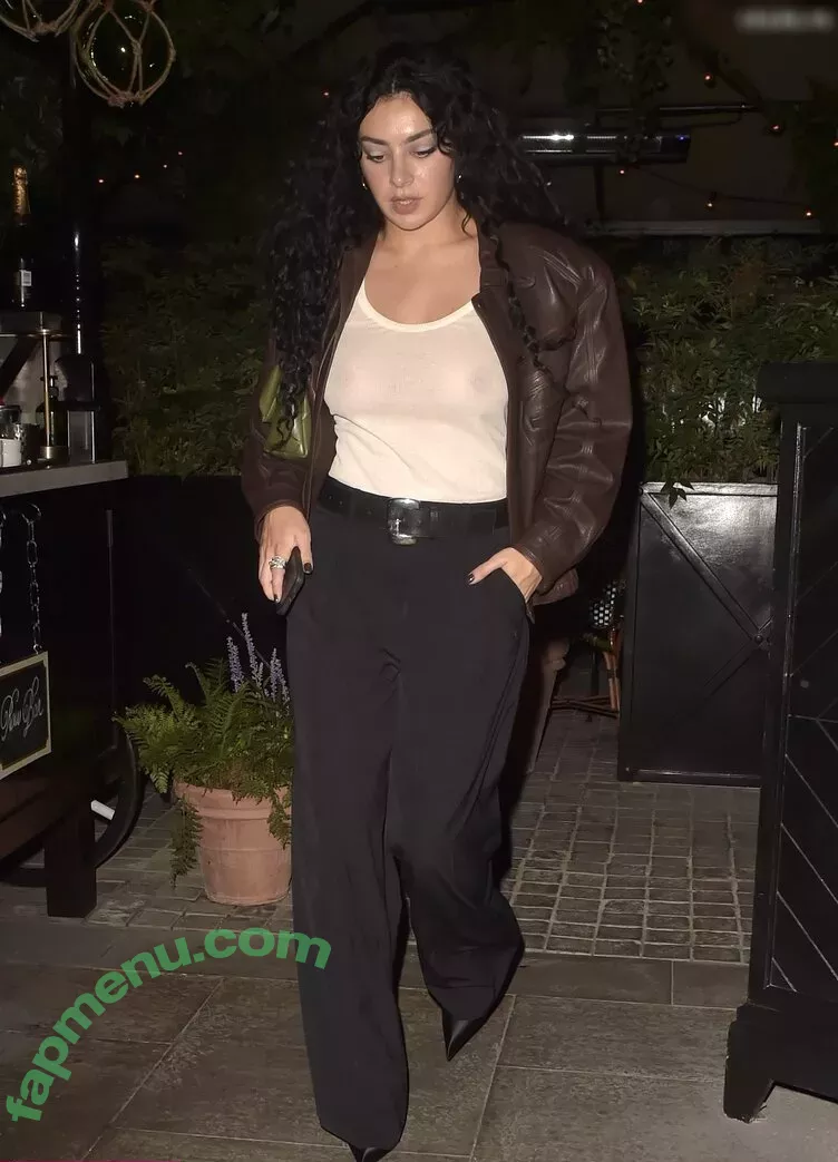 Charli XCX nude photo #1339 (charli_xcx / charlignarly / charlixcx)