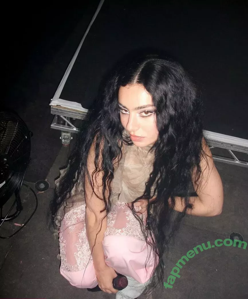 Charli XCX nude photo #1340 (charli_xcx / charlignarly / charlixcx)