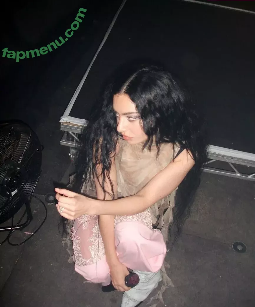 Charli XCX nude photo #1341 (charli_xcx / charlignarly / charlixcx)