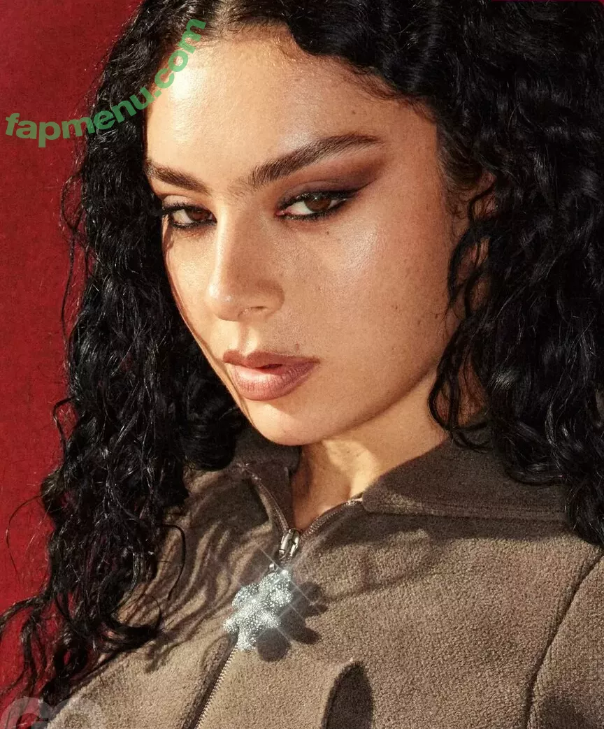Charli XCX nude photo #1344 (charli_xcx / charlignarly / charlixcx)