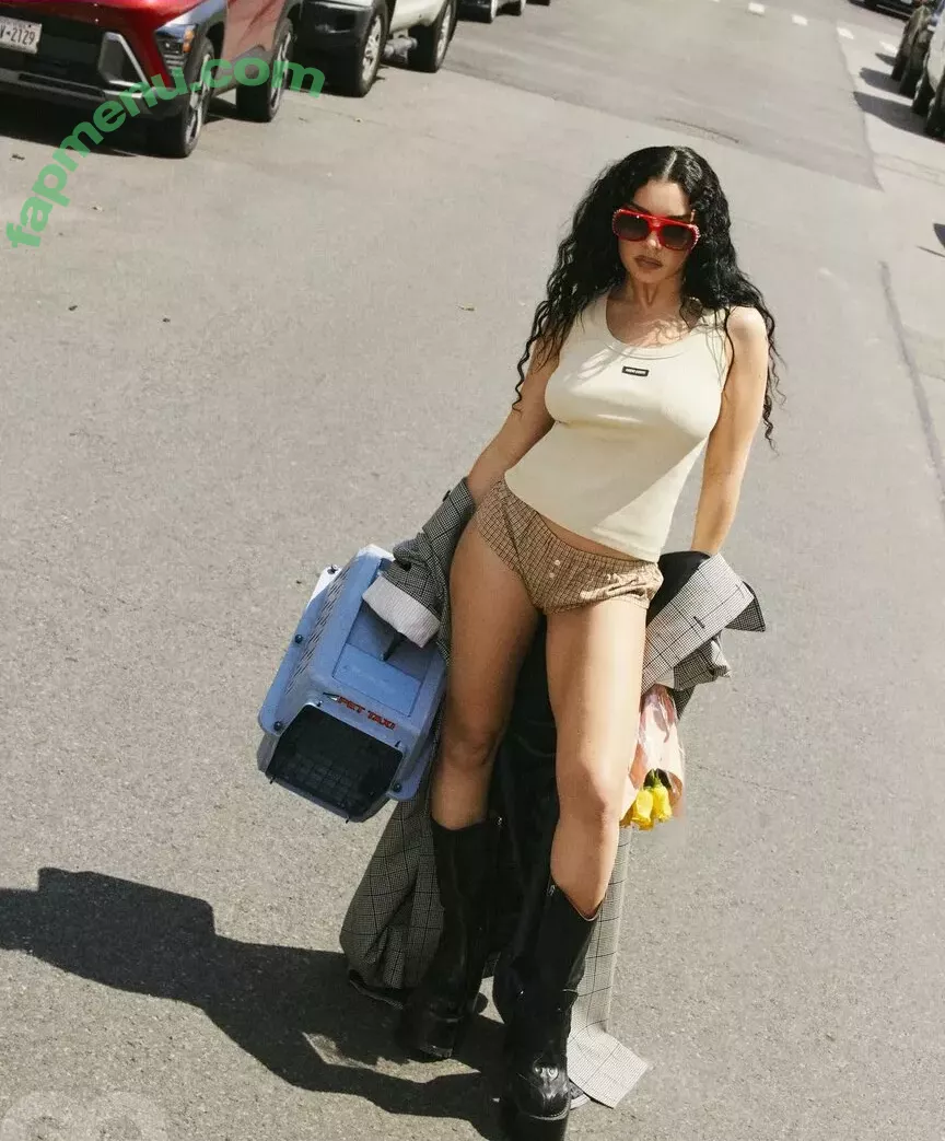 Charli XCX nude photo #1346 (charli_xcx / charlignarly / charlixcx)