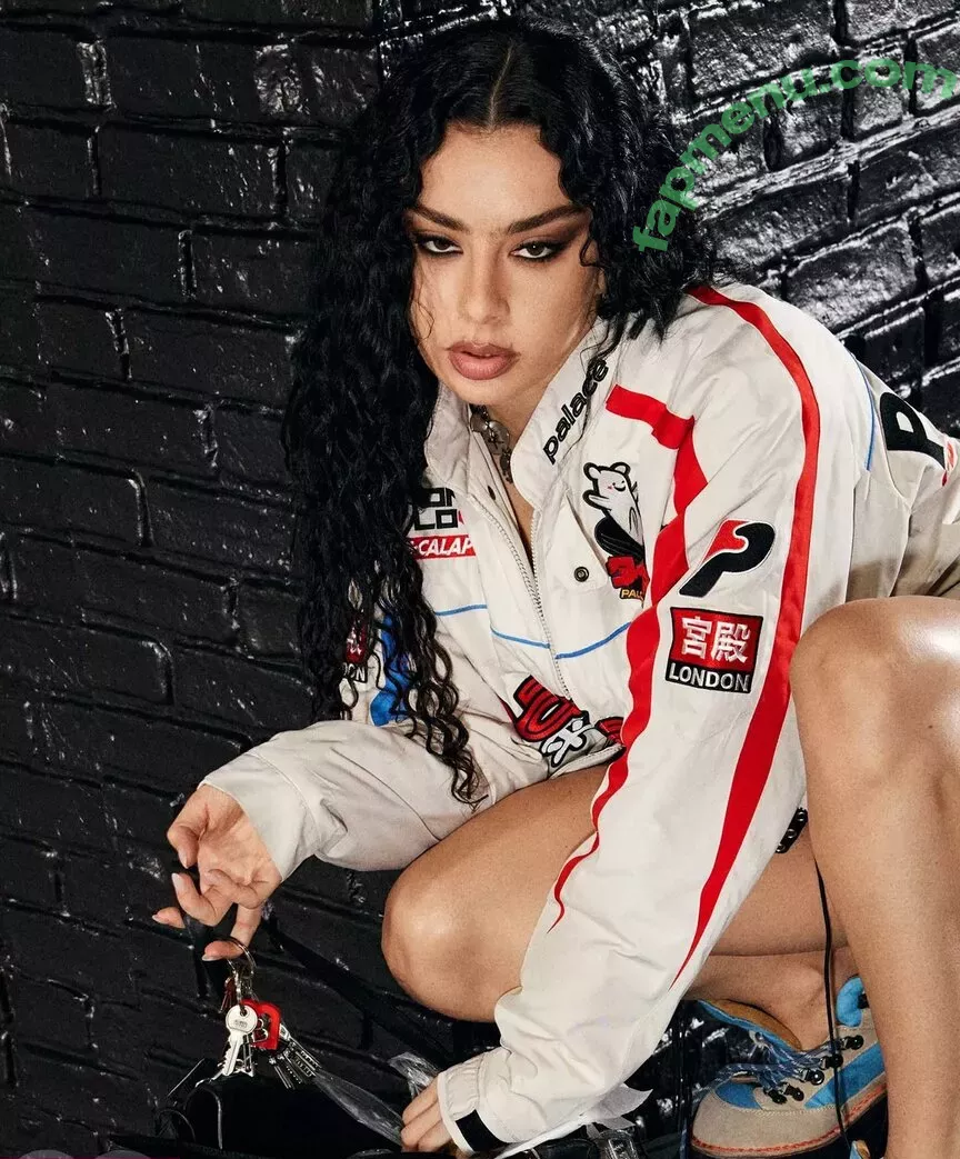 Charli XCX nude photo #1348 (charli_xcx / charlignarly / charlixcx)