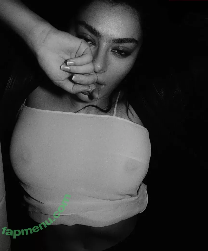 Charli XCX nude photo #1353 (charli_xcx / charlignarly / charlixcx)