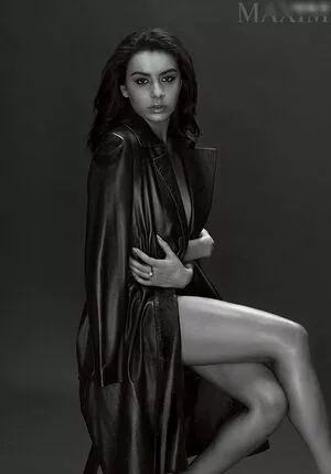 Charli XCX / charli_xcx / charlignarly nude photo #2369