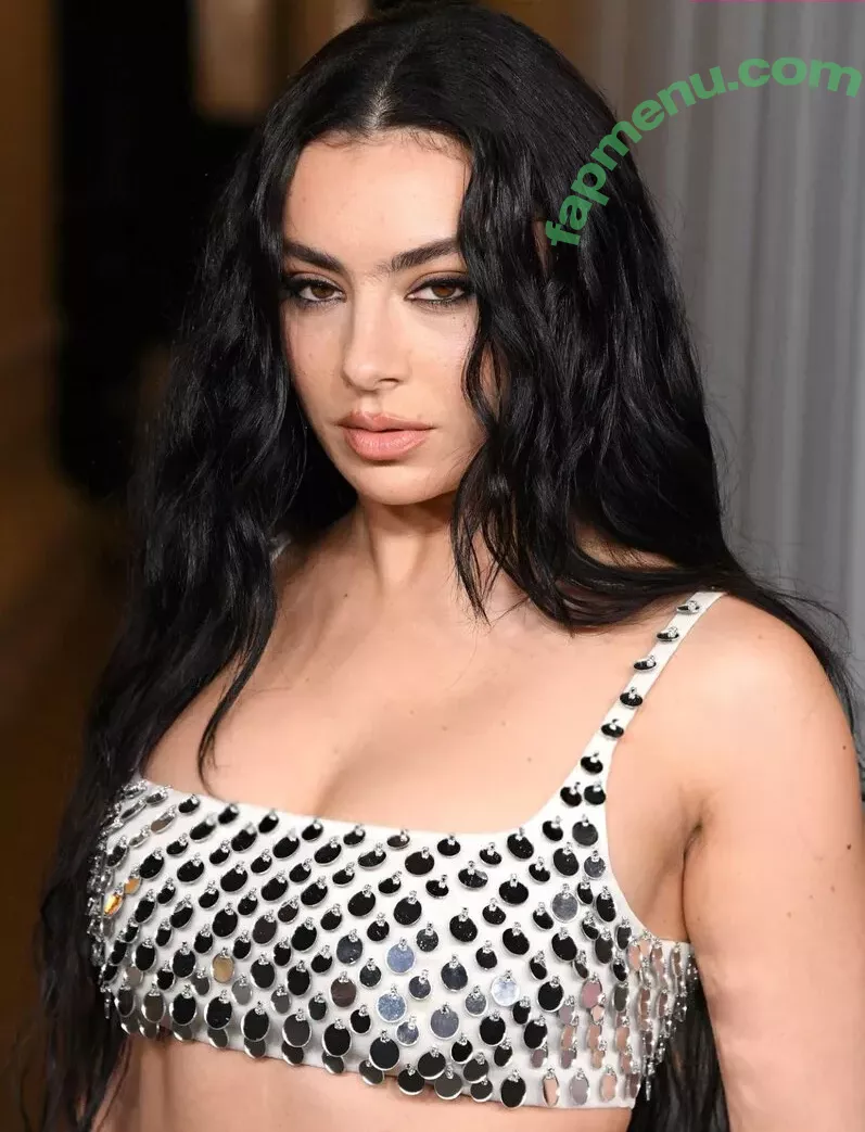 Charli XCX nude photo #2337 (charli_xcx / charlignarly)