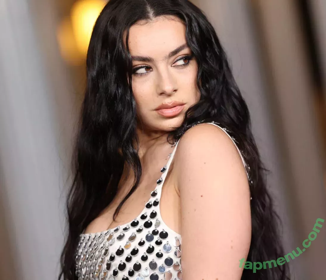 Charli XCX nude photo #2340 (charli_xcx / charlignarly)