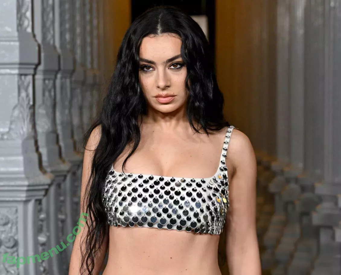 Charli XCX nude photo #2341 (charli_xcx / charlignarly)