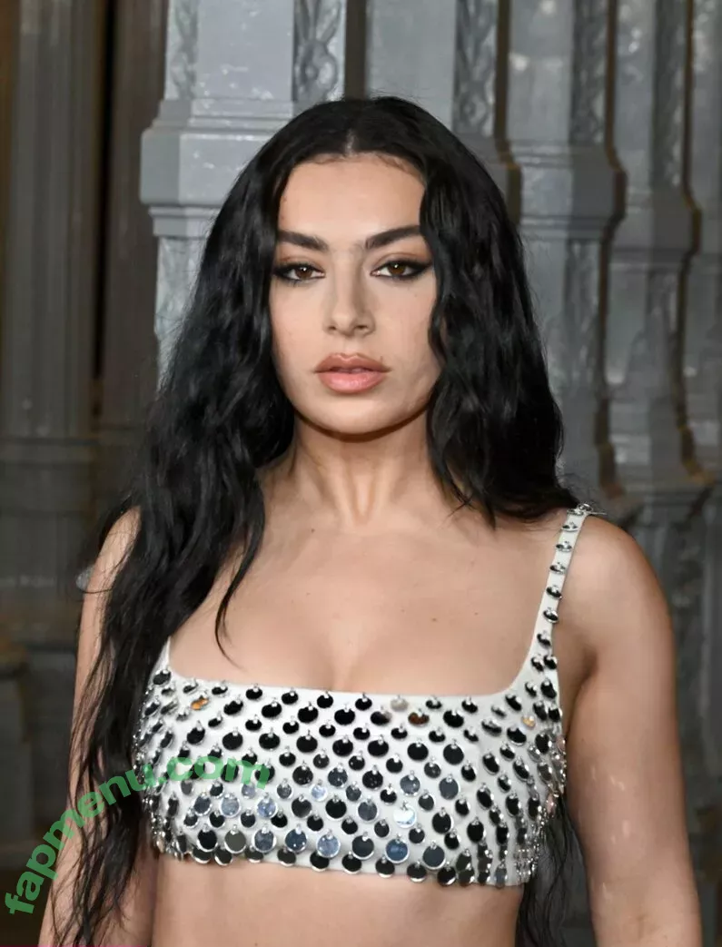 Charli XCX nude photo #2342 (charli_xcx / charlignarly)