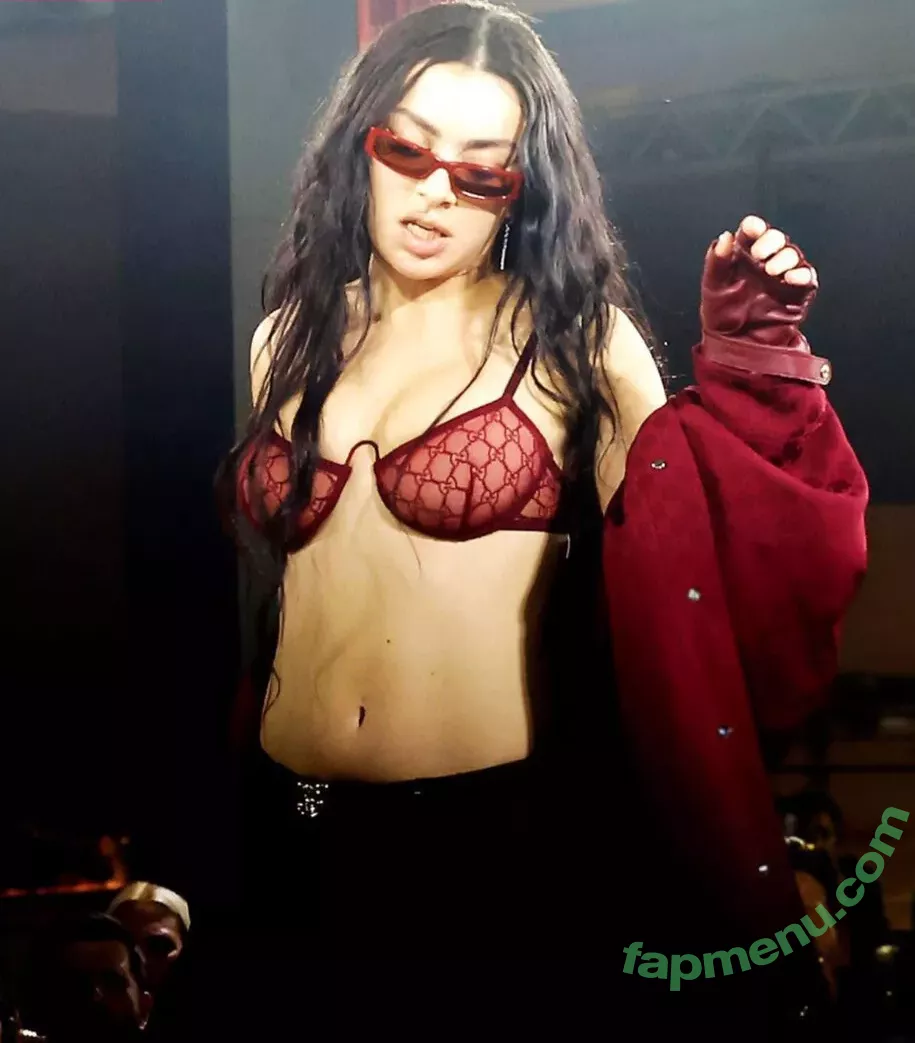 Charli XCX nude photo #2344 (charli_xcx / charlignarly)