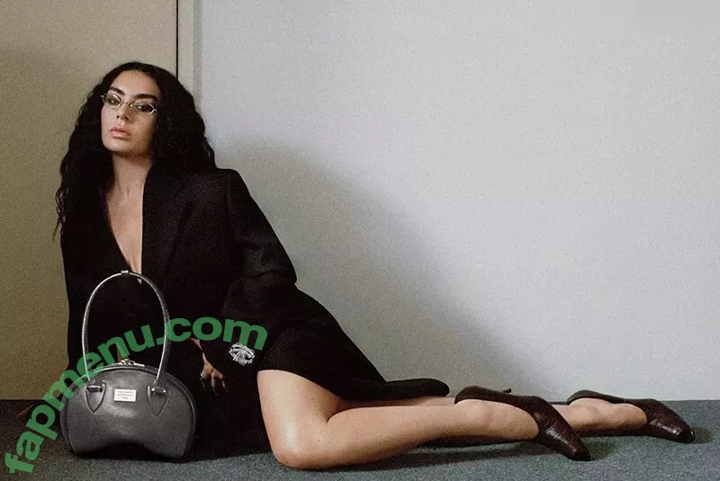 Charli XCX nude photo #2473 (charli_xcx / charlignarly)