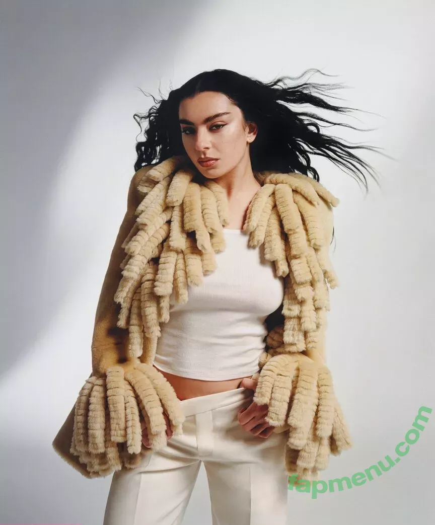 Charli XCX nude photo #2586 (charli_xcx / charlignarly / charlixcx)