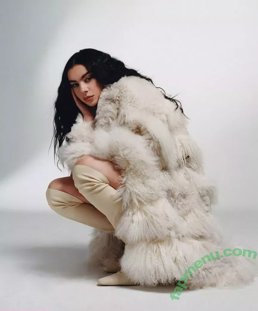 Charli XCX nude photo #2587 (charli_xcx / charlignarly / charlixcx)