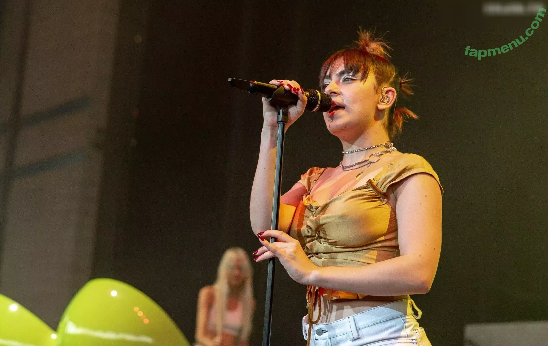 Charli XCX nude photo #2595 (charli_xcx / charlignarly / charlixcx)