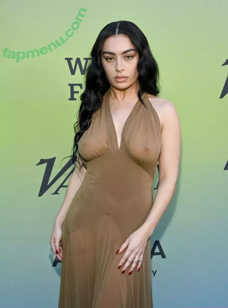 Charli XCX nude photo #2605 (charli_xcx / charlignarly / charlixcx)