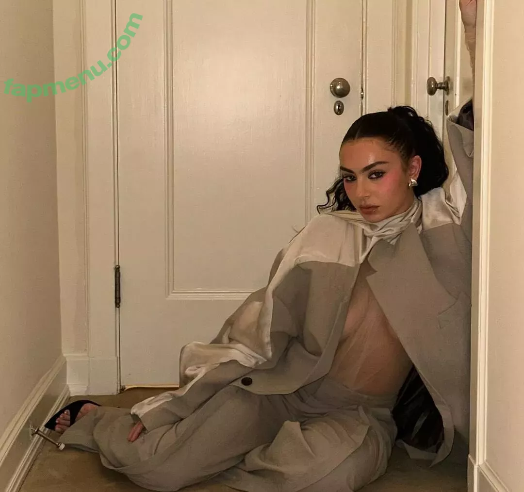 Charli XCX nude photo #2737 (charli_xcx / charlignarly)