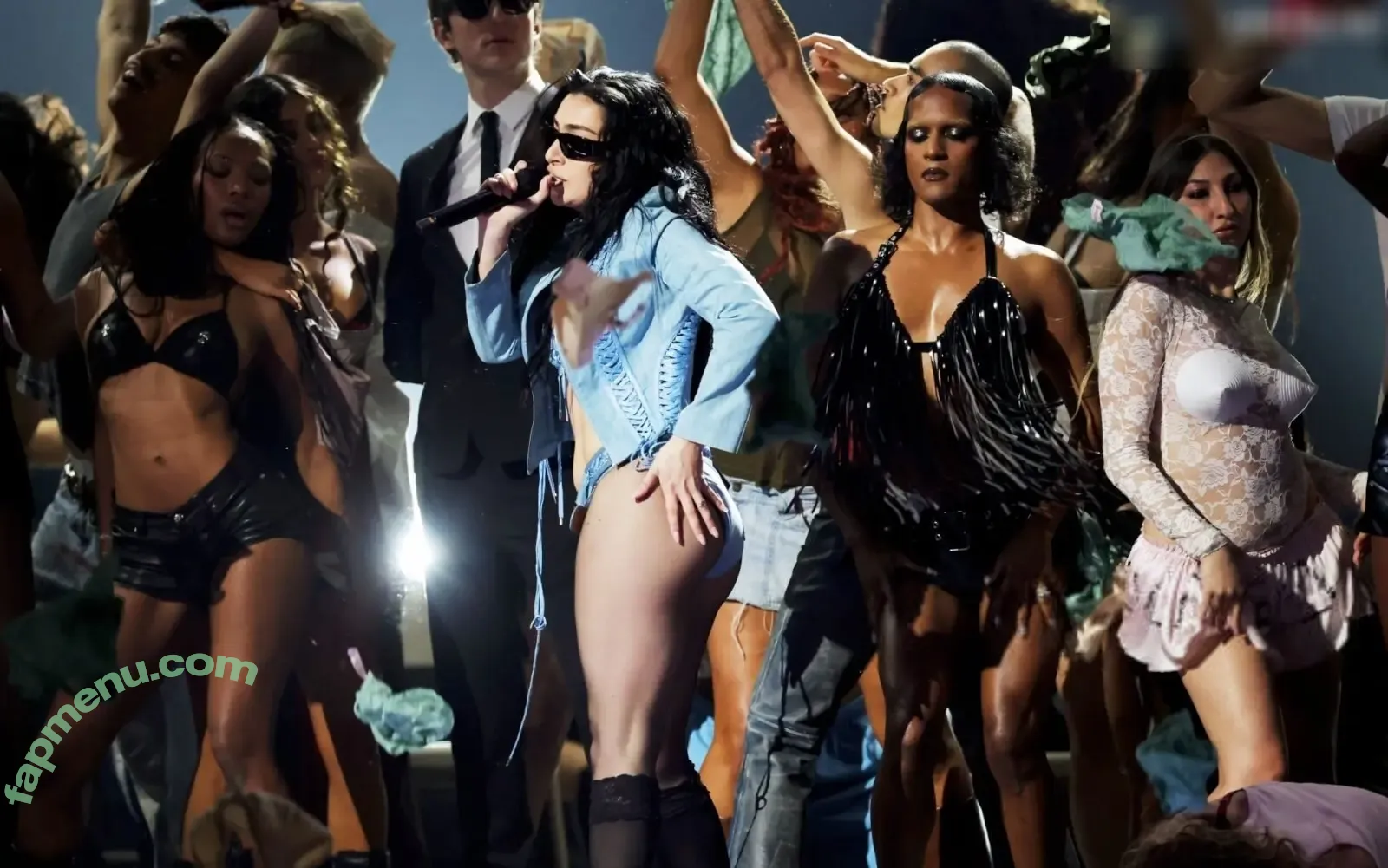 Charli XCX nude photo #2838 (charli_xcx / charlignarly)