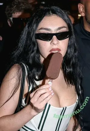 Charli XCX / charli_xcx / charlignarly nude photo #3269