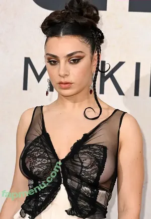 Charli XCX / charli_xcx / charlignarly nude photo #3533