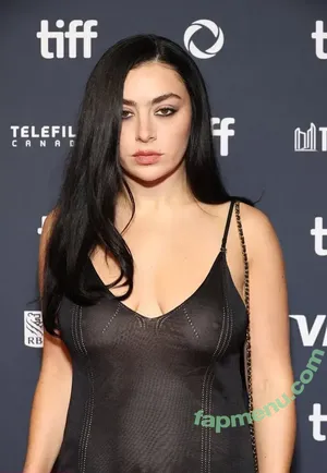 Charli XCX / charli_xcx / charlignarly nude photo #3540