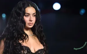 Charli XCX / charli_xcx / charlignarly nude photo #3680