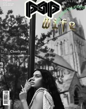 Charli XCX / charli_xcx / charlignarly nude photo #3763