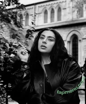 Charli XCX / charli_xcx / charlignarly nude photo #3786