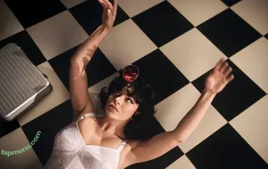 Charli XCX / charli_xcx / charlignarly nude photo #3848