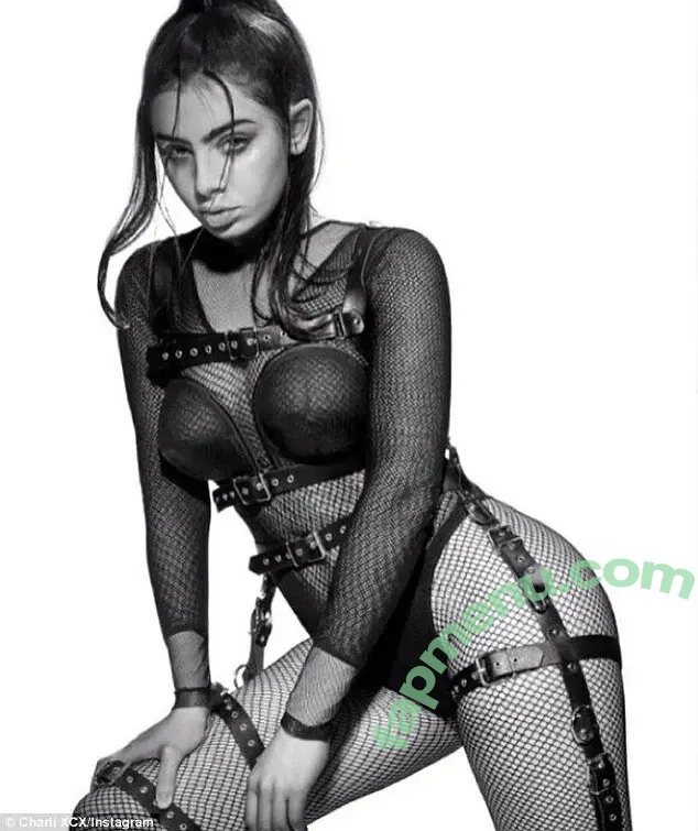 Charli XCX nude photo #3104 (charli_xcx / charlignarly)