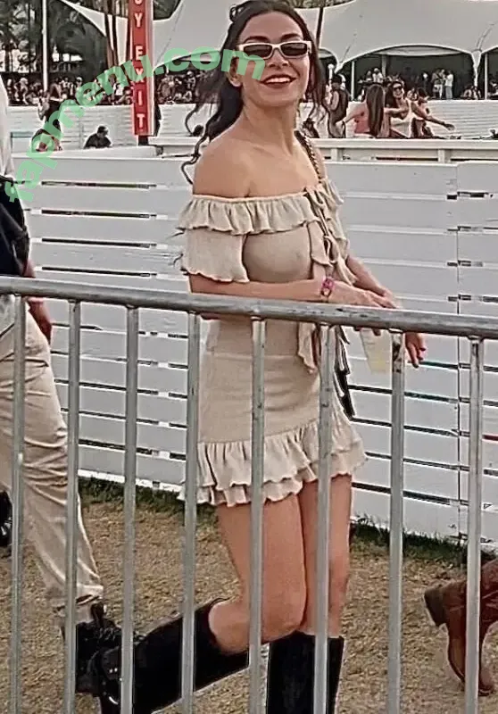Charli XCX nude photo #3114 (charli_xcx / charlignarly)