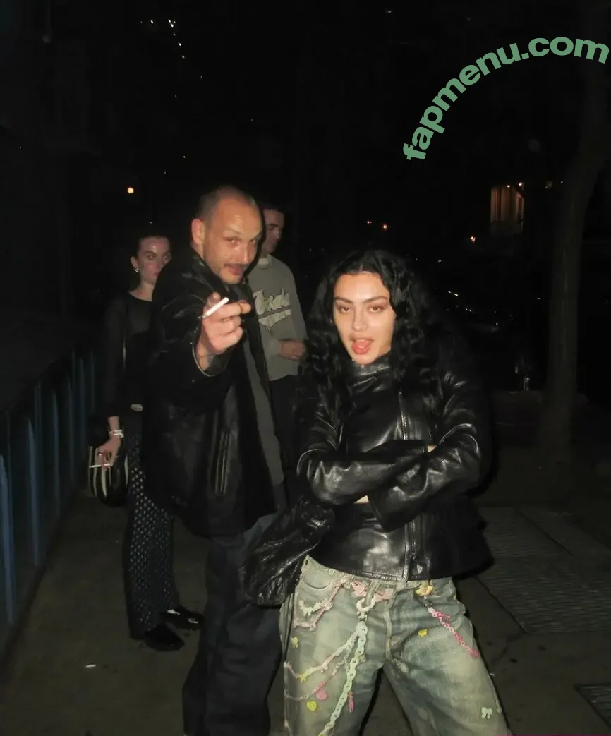 Charli XCX nude photo #3153 (charli_xcx / charlignarly)