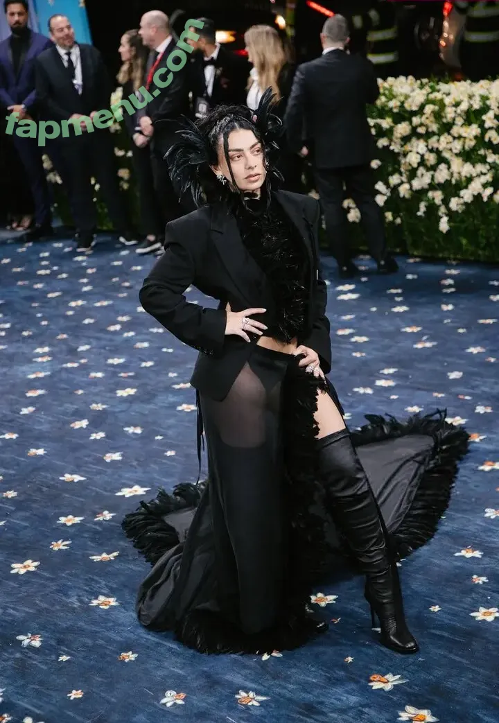 Charli XCX nude photo #3191 (charli_xcx / charlignarly)