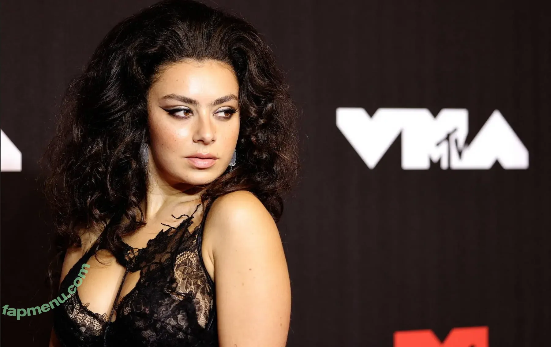 Charli XCX nude photo #3210 (charli_xcx / charlignarly)
