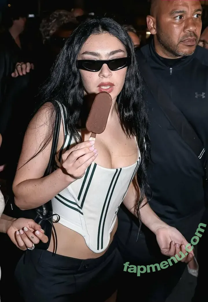 Charli XCX nude photo #3271 (charli_xcx / charlignarly)