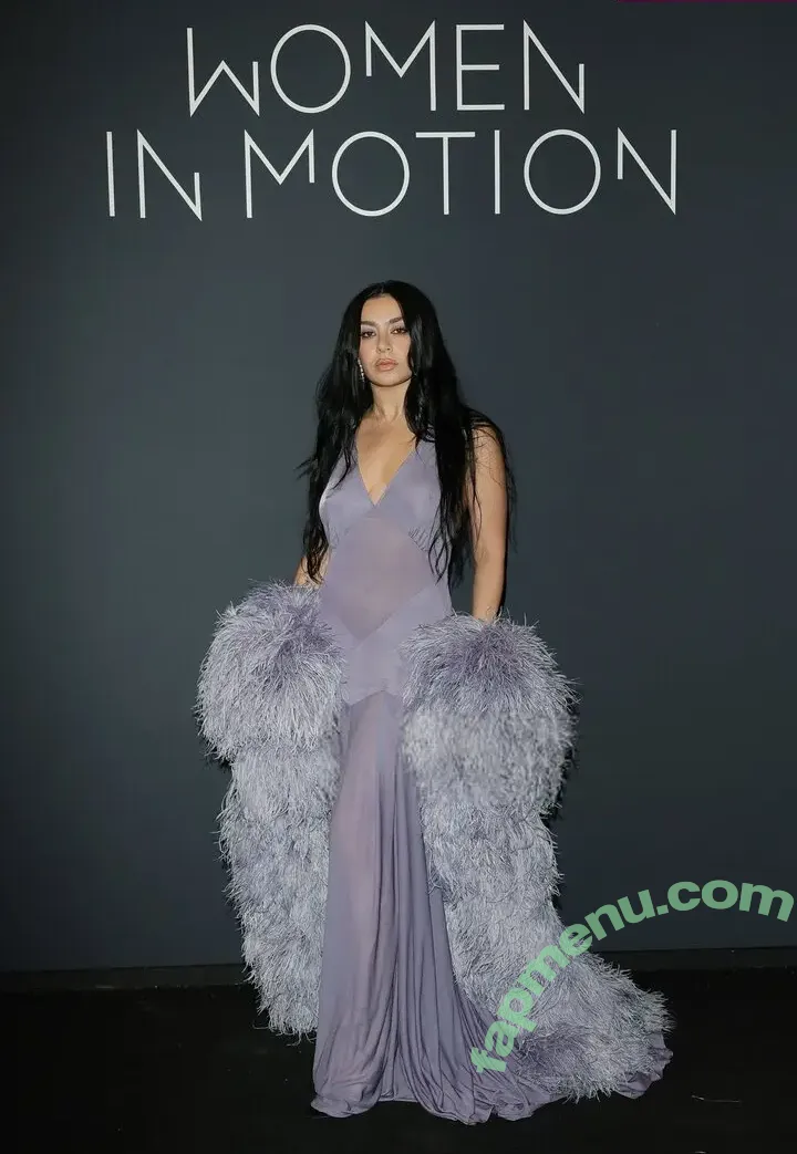 Charli XCX nude photo #3303 (charli_xcx / charlignarly)