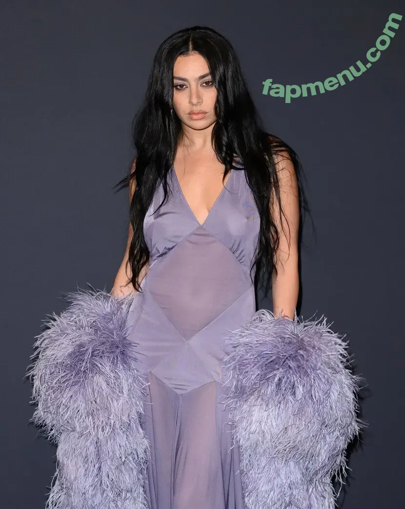 Charli XCX nude photo #3318 (charli_xcx / charlignarly)